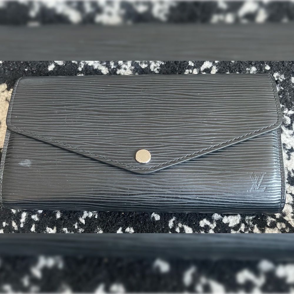 2019 Epi Leather Sarah Wallet